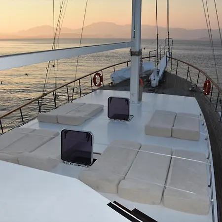 Botel Blue Cruise